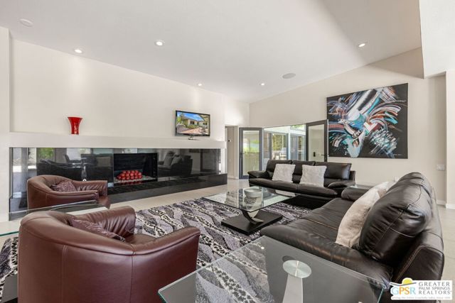 1120 S Calle De Maria, Palm Springs, CA 92264