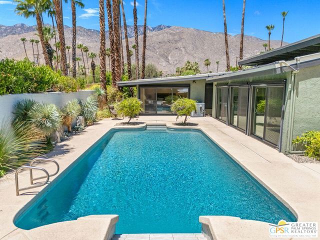 1120 S Calle De Maria, Palm Springs, CA 92264