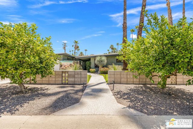 1120 S Calle De Maria, Palm Springs, CA 92264