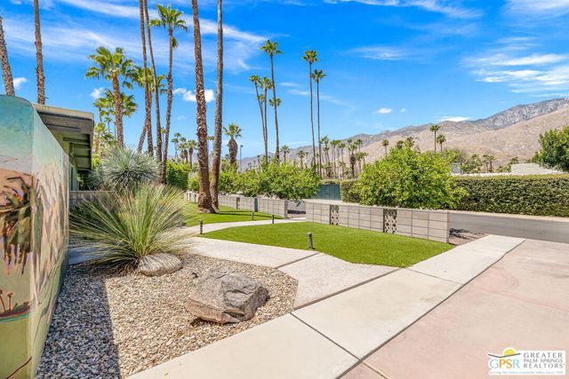 1120 S Calle De Maria, Palm Springs, CA 92264