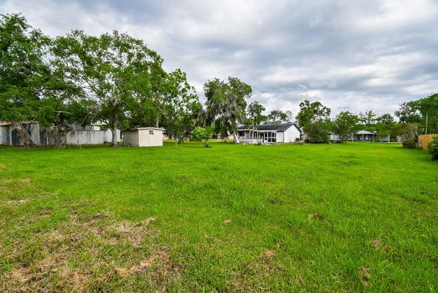 2847 County Road 510a, Brazoria, TX 77422