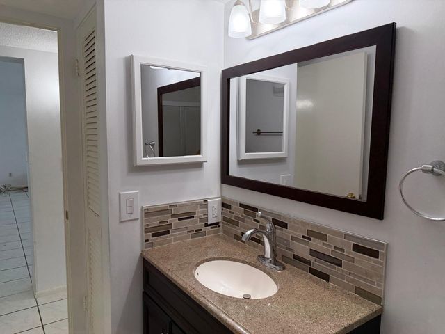 3670 PINECREST STREET 111, Sarasota, FL 34232