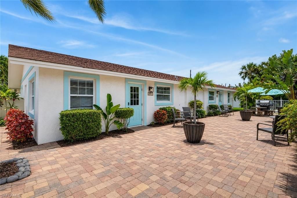 559 105th AVE N, NAPLES, FL 34108 — photo 2
