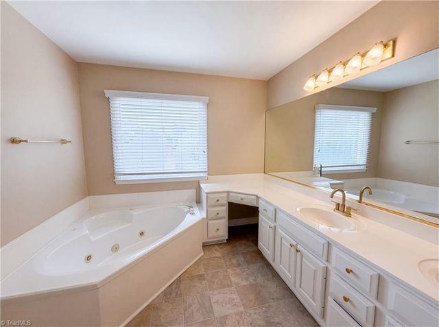 524 Sun Creek Drive, Winston-salem, NC 27104