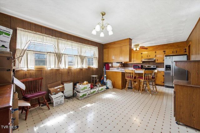 533 Monte Vista Drive, Glade Spring, VA 24340