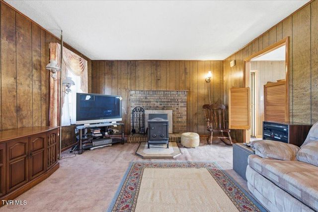 533 Monte Vista Drive, Glade Spring, VA 24340