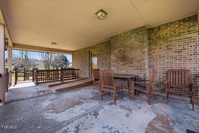 533 Monte Vista Drive, Glade Spring, VA 24340