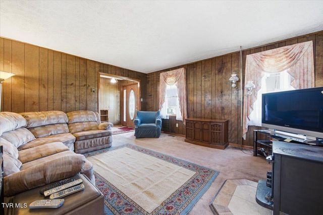 533 Monte Vista Drive, Glade Spring, VA 24340