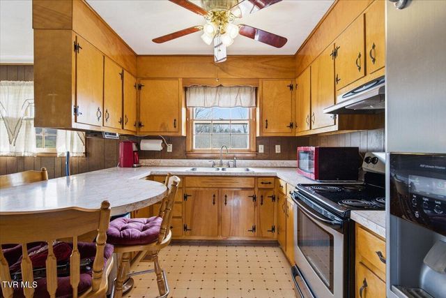 533 Monte Vista Drive, Glade Spring, VA 24340