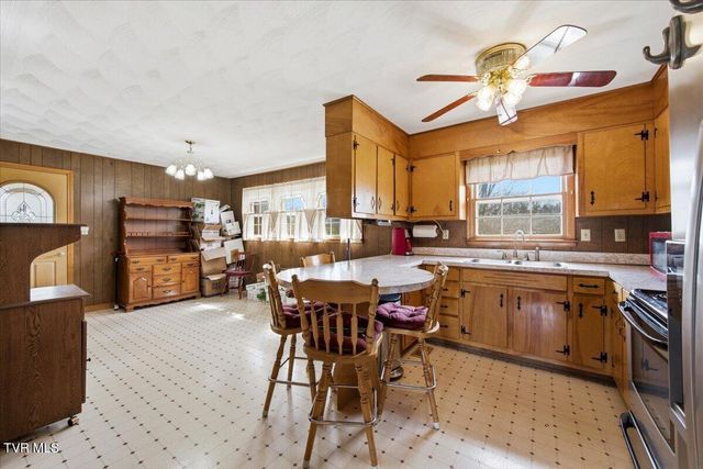 533 Monte Vista Drive, Glade Spring, VA 24340