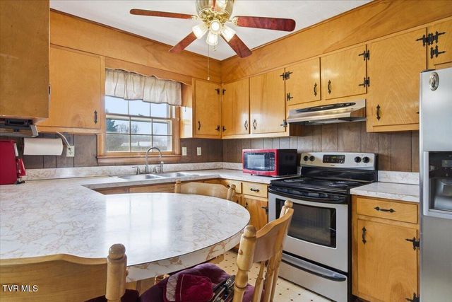 533 Monte Vista Drive, Glade Spring, VA 24340