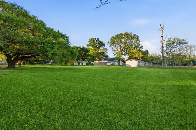 804 N Cleveland, Dayton, TX 77535