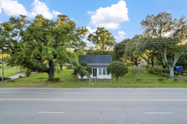 804 N Cleveland, Dayton, TX 77535
