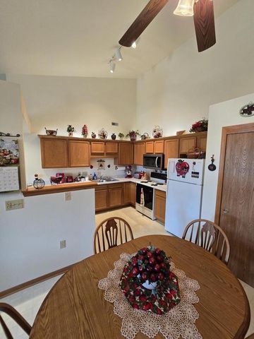 6198 S Creekside DRIVE #13, Cudahy, WI 53110