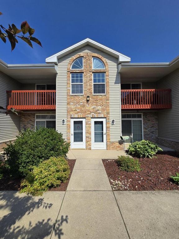 6198 S Creekside DRIVE #13, Cudahy, WI 53110