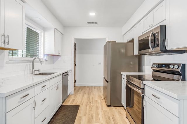 2428 W 3rd Street, Madera, CA 93637