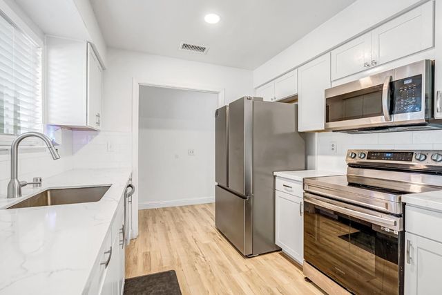 2428 W 3rd Street, Madera, CA 93637