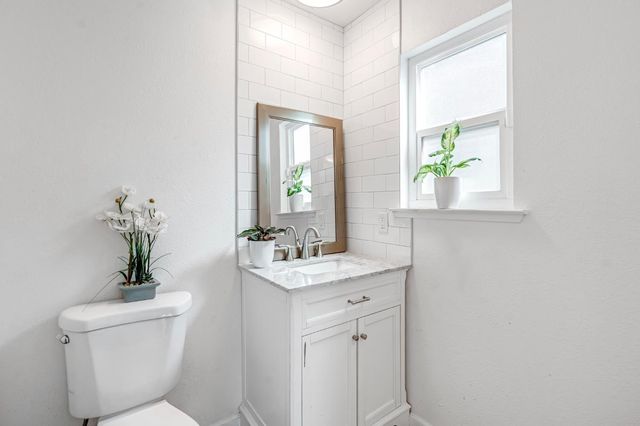 2428 W 3rd Street, Madera, CA 93637