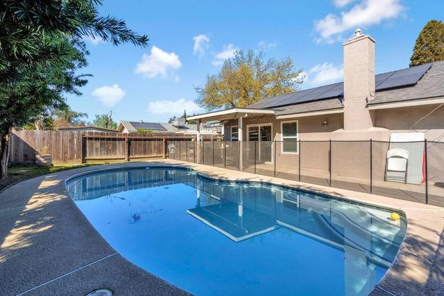 2428 W 3rd Street, Madera, CA 93637