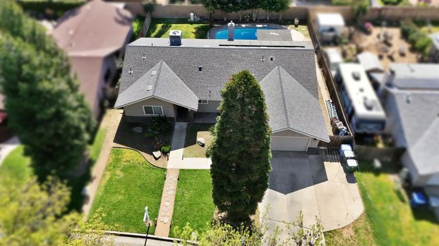 2428 W 3rd Street, Madera, CA 93637