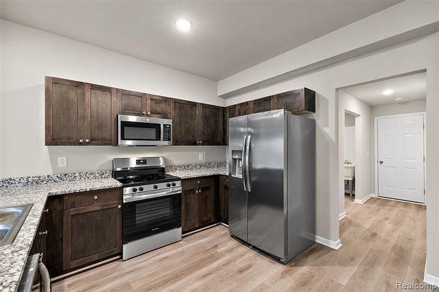 28104 Delano Drive Unit 9I, New Baltimore, MI 48051