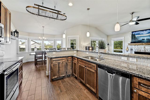 1 Rolling Hills RD, Wimberley, TX 78676