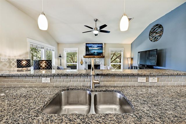 1 Rolling Hills RD, Wimberley, TX 78676