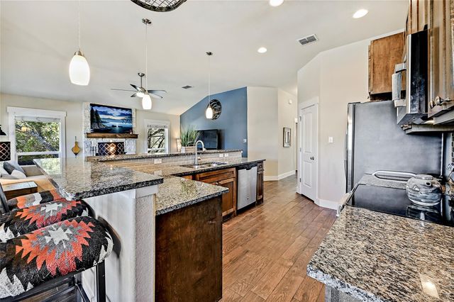 1 Rolling Hills RD, Wimberley, TX 78676