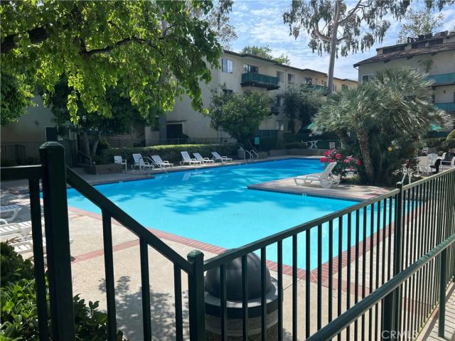 5460 White Oak G101, Encino, CA 91316