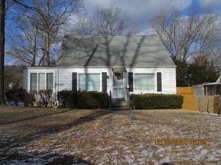84 Deerfield Avenue, Waterbury, CT 06708