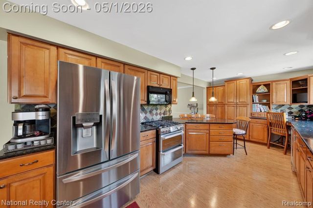 7221 Emerson Drive, Canton, MI 48187