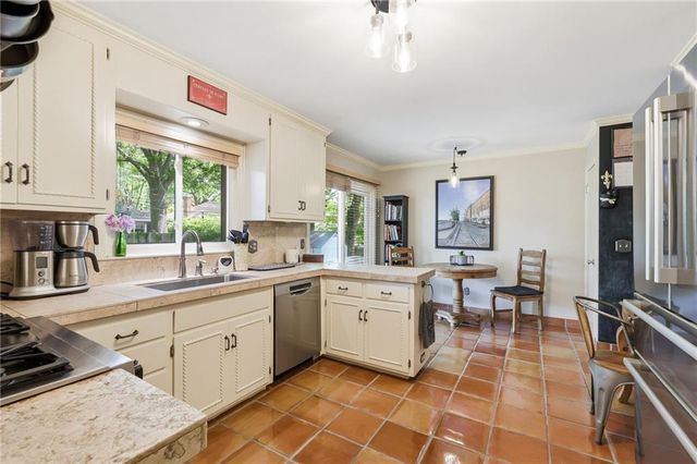 100 W 109th Terrace, Kansas City, MO 64114