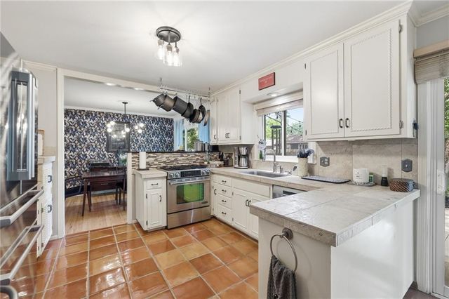 100 W 109th Terrace, Kansas City, MO 64114