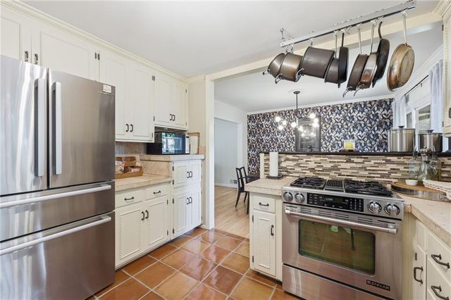 100 W 109th Terrace, Kansas City, MO 64114