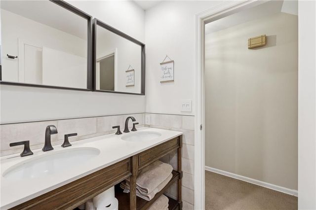 100 W 109th Terrace, Kansas City, MO 64114