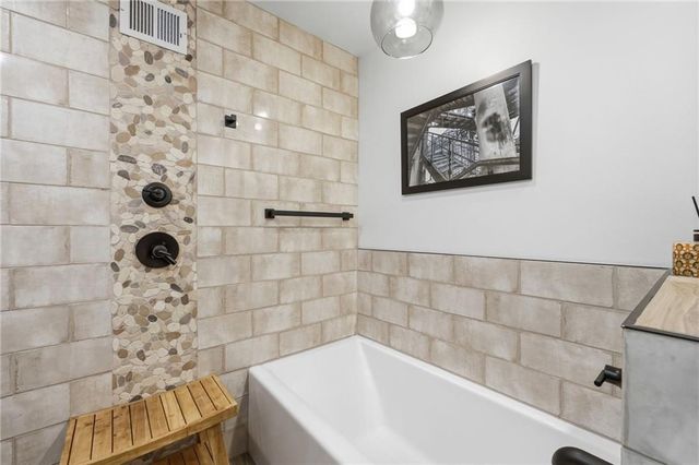 100 W 109th Terrace, Kansas City, MO 64114