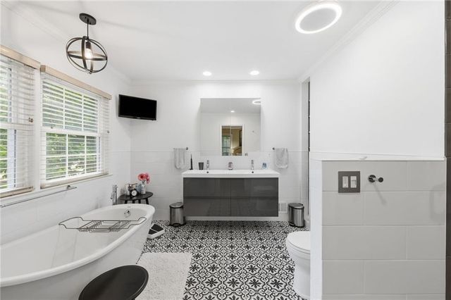 100 W 109th Terrace, Kansas City, MO 64114