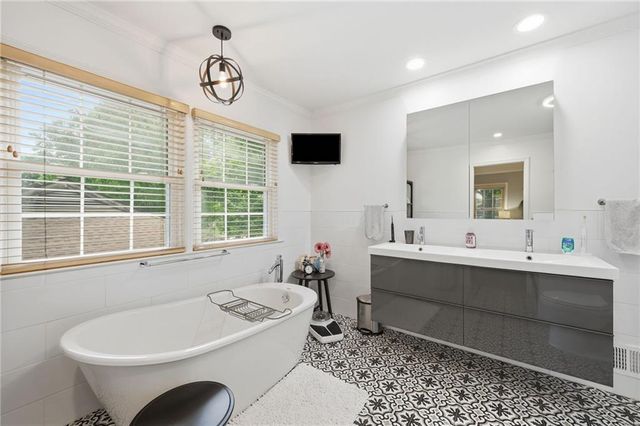 100 W 109th Terrace, Kansas City, MO 64114