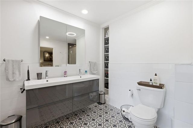 100 W 109th Terrace, Kansas City, MO 64114