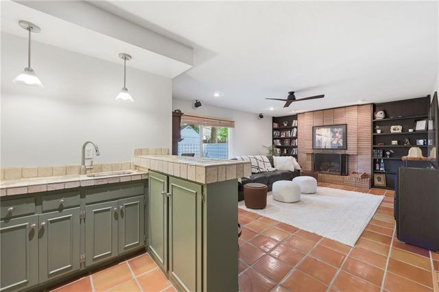 100 W 109th Terrace, Kansas City, MO 64114
