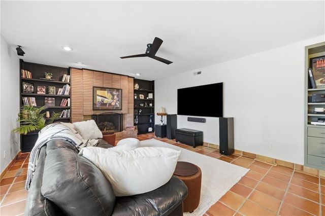 100 W 109th Terrace, Kansas City, MO 64114