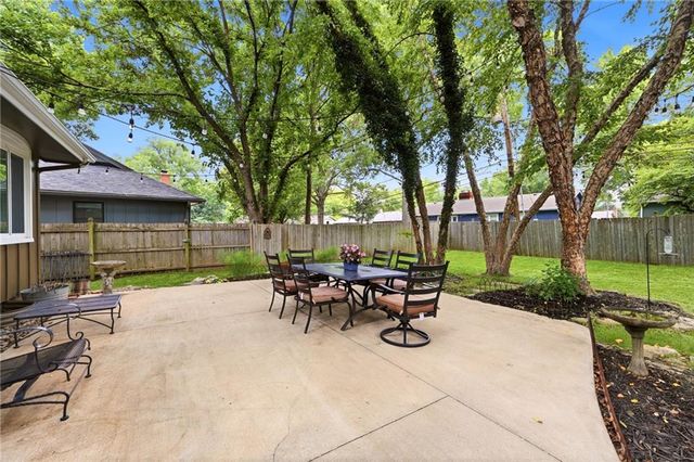 100 W 109th Terrace, Kansas City, MO 64114