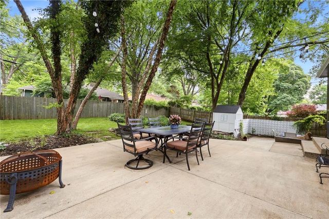 100 W 109th Terrace, Kansas City, MO 64114