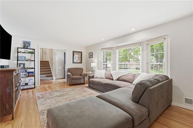 100 W 109th Terrace, Kansas City, MO 64114