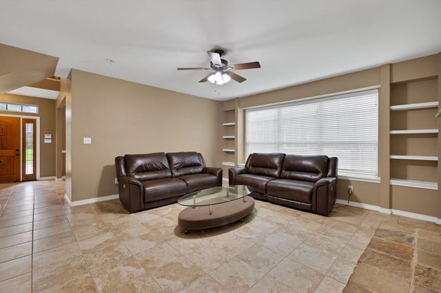 2150 Mccoy Road, Carrollton, TX 75006