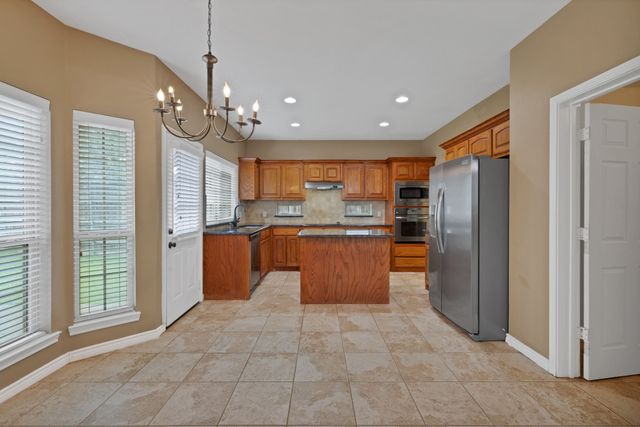 2150 Mccoy Road, Carrollton, TX 75006
