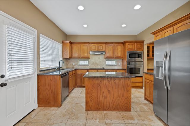 2150 Mccoy Road, Carrollton, TX 75006