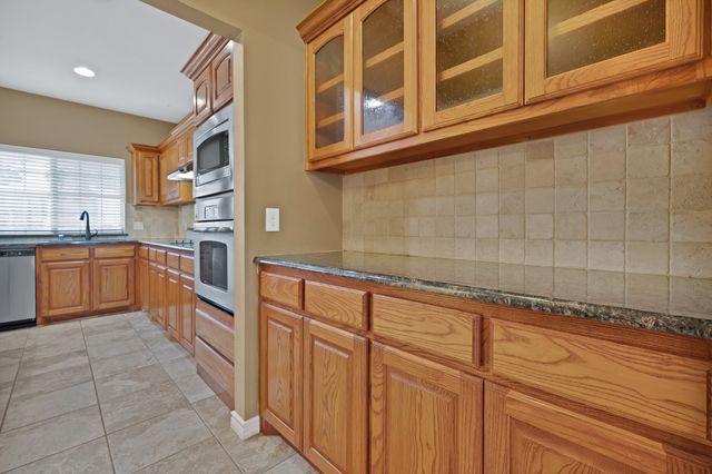 2150 Mccoy Road, Carrollton, TX 75006