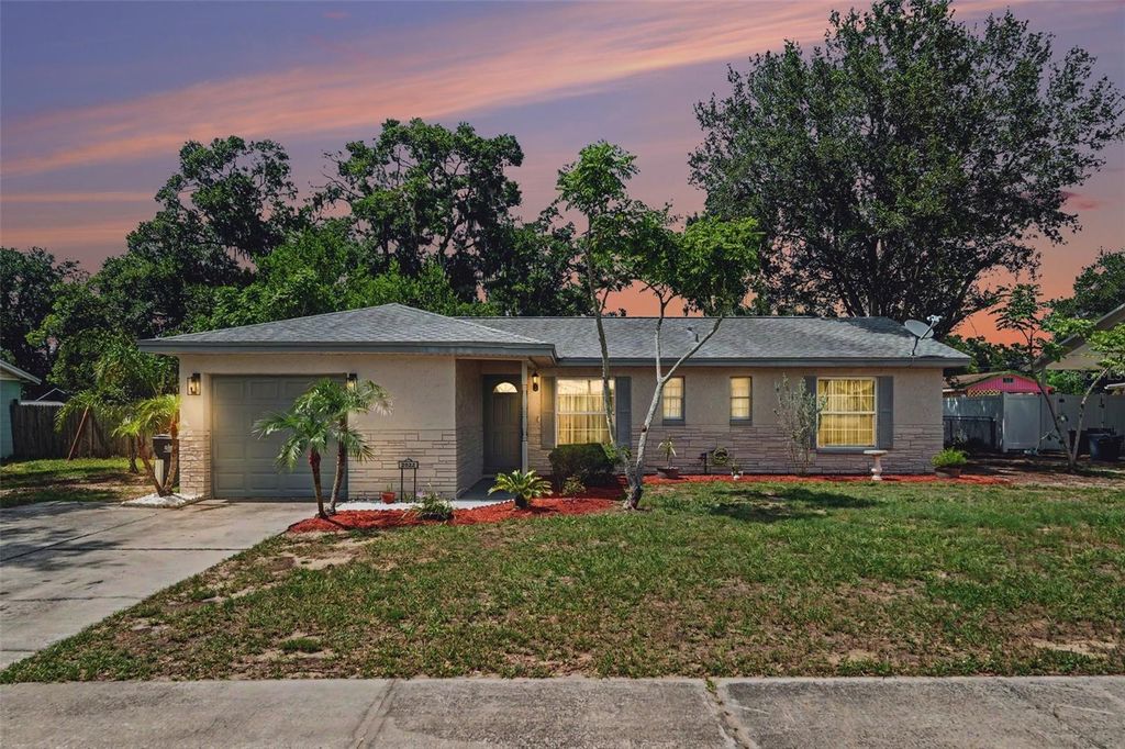 2022 LANCE COURT, Dover, FL 33527