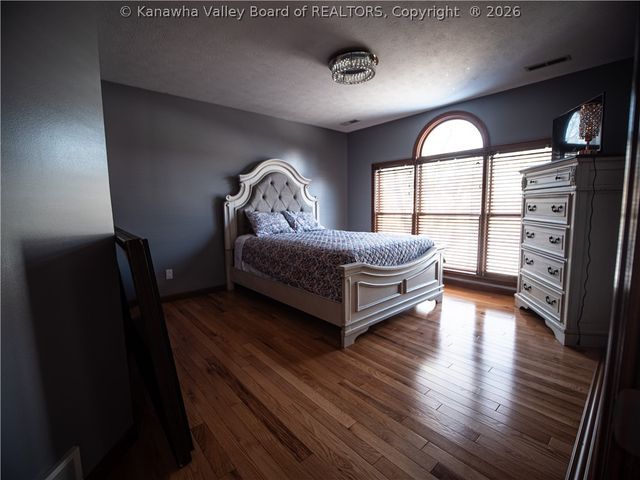 136 Glenwood Lane, Hurricane, WV 25526